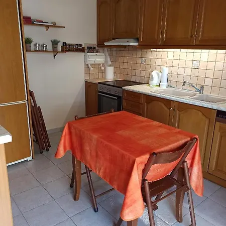 Appartement ομορφο διαμέρισμα κοντά στο σταθμό δουκίσσης πλακεντίας Athènes
